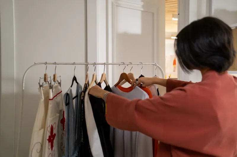 What Your Body Is Trying to Tell You: A Physical Approach to Closet Editing